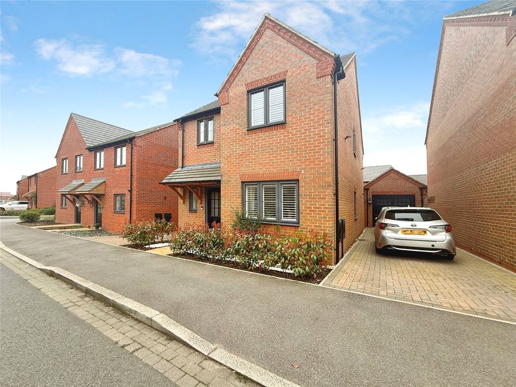 Property photo 2 of 37 Picture No. 15