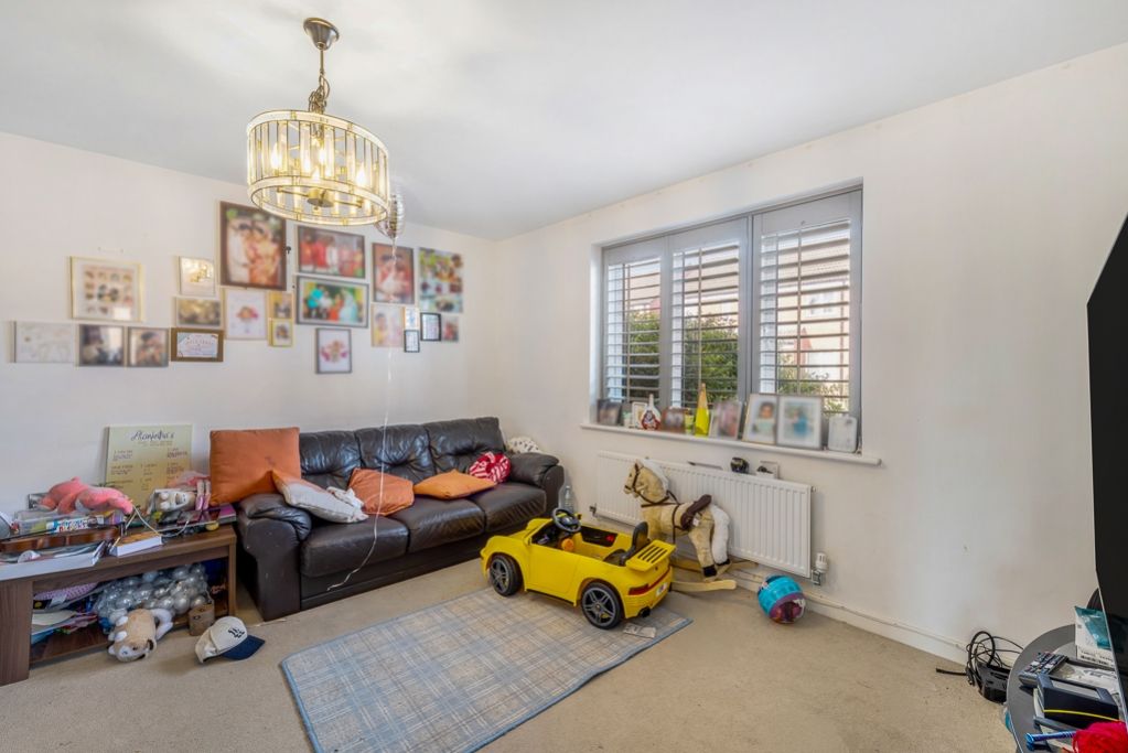Property photo 3 of 19 71 Swift Gardens (Kirton)-10