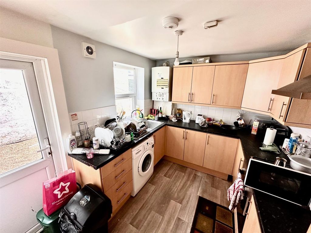 Property photo 3 of 11 Kit.Jpg