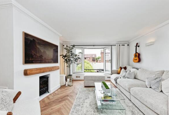 Property photo 2 of 5 Living Room