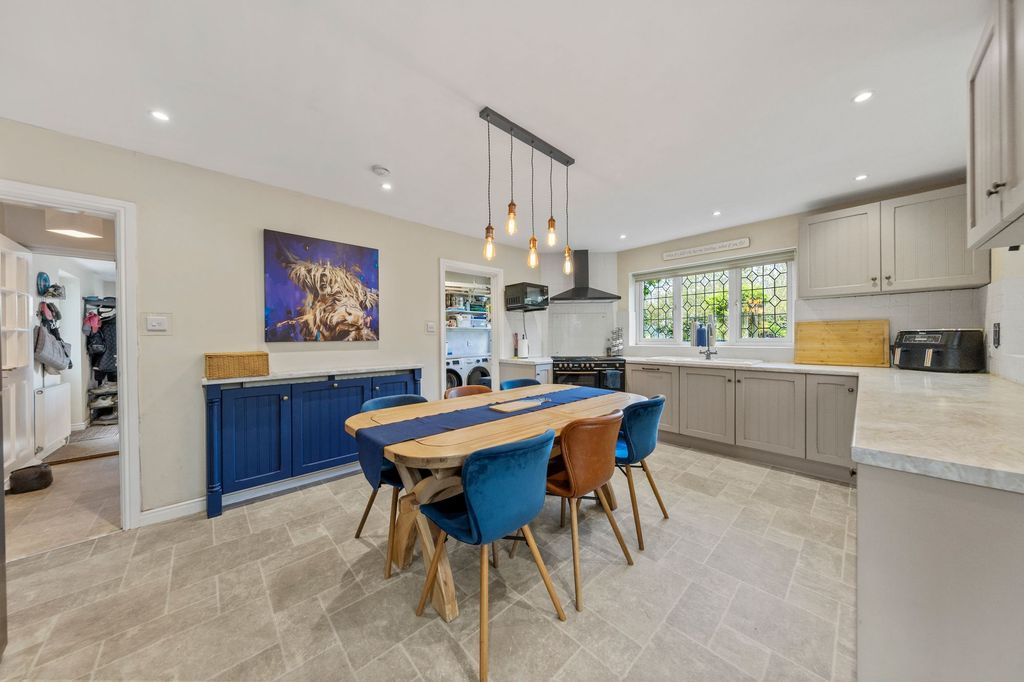 Property photo 3 of 35