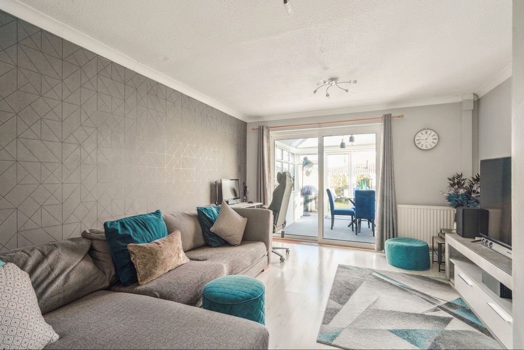 Property photo 3 of 11