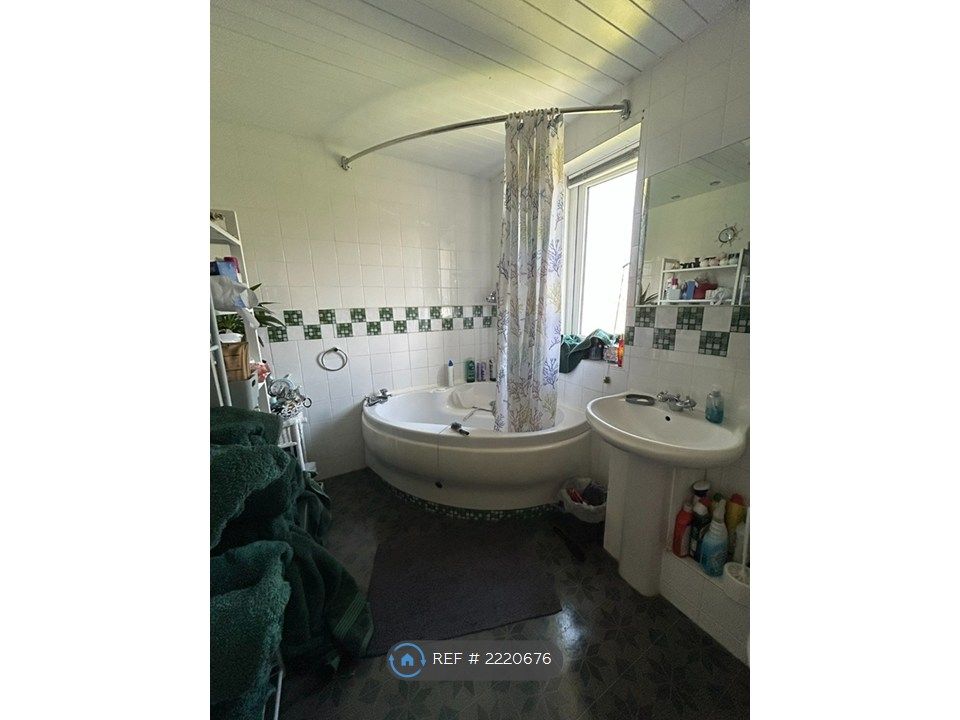 Property photo 2 of 16 Bathroom