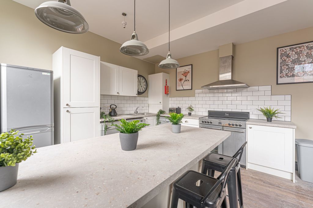 Property photo 2 of 17 The Hosiery Factory Flat F Kitchen 1