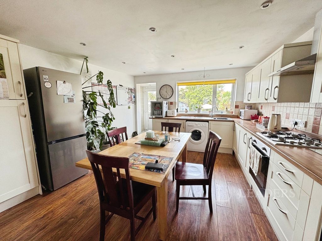 Property photo 1 of 20 Kitchen