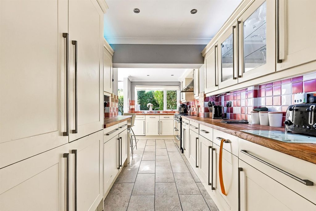 Property photo 3 of 15 Kitchen