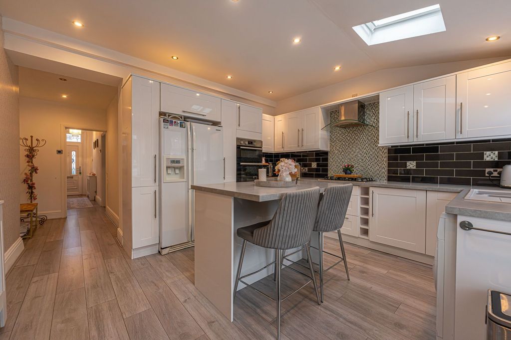 Property photo 3 of 29