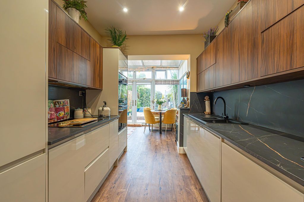Property photo 2 of 26