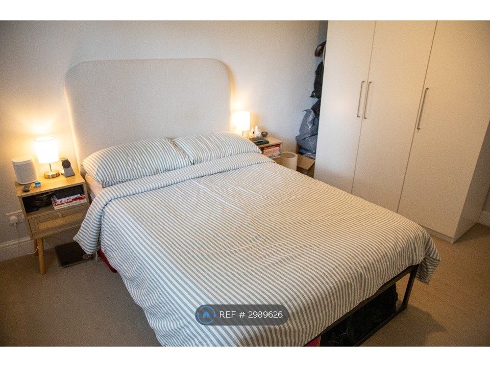 Property photo 3 of 10 Main Bedroom