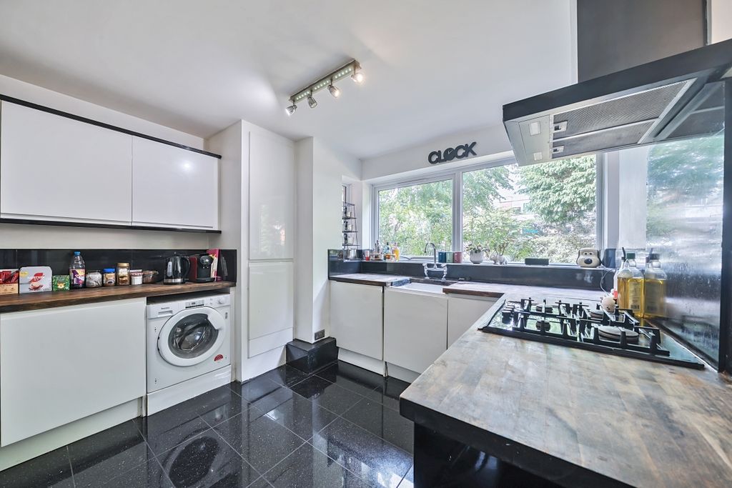 Property photo 1 of 18 1335243-10-689246...