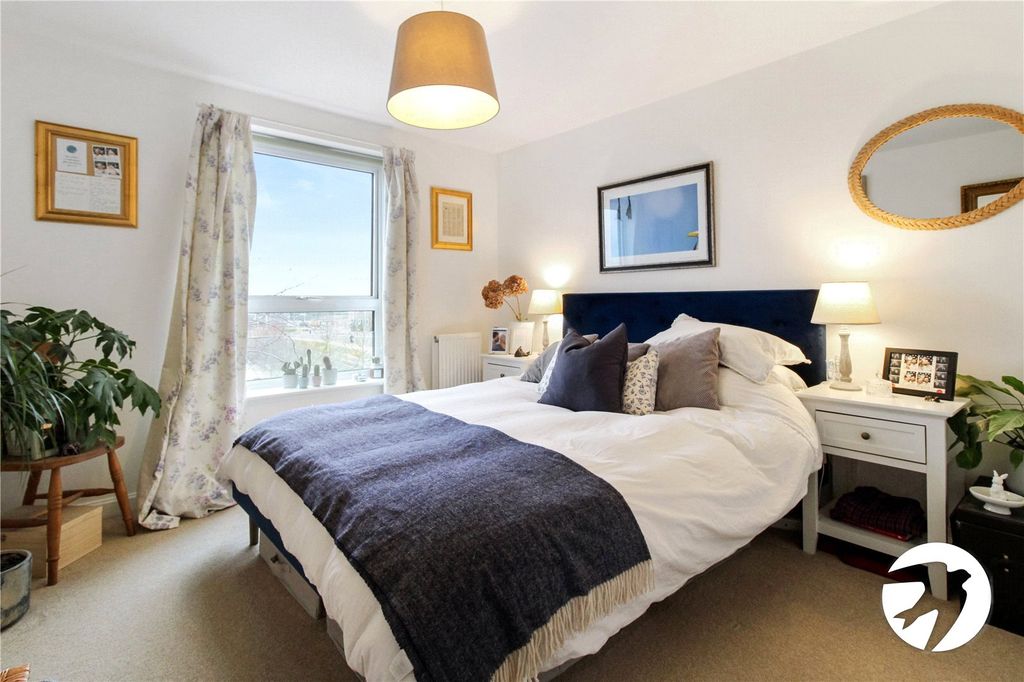 Property photo 3 of 17 Main Bedroom