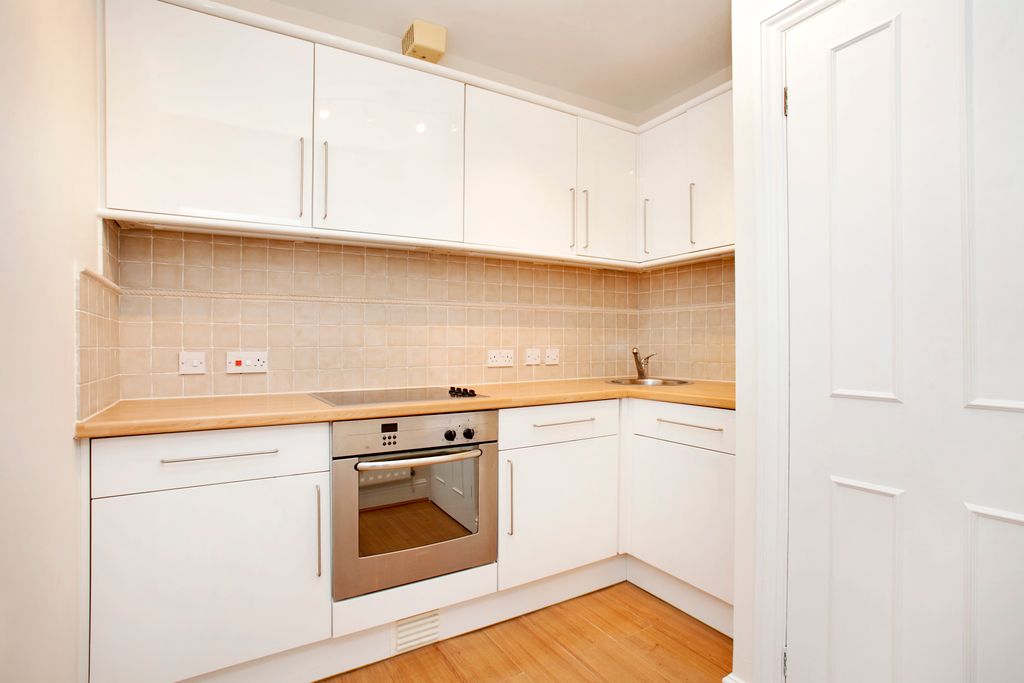 Property photo 3 of 5 Kitchen