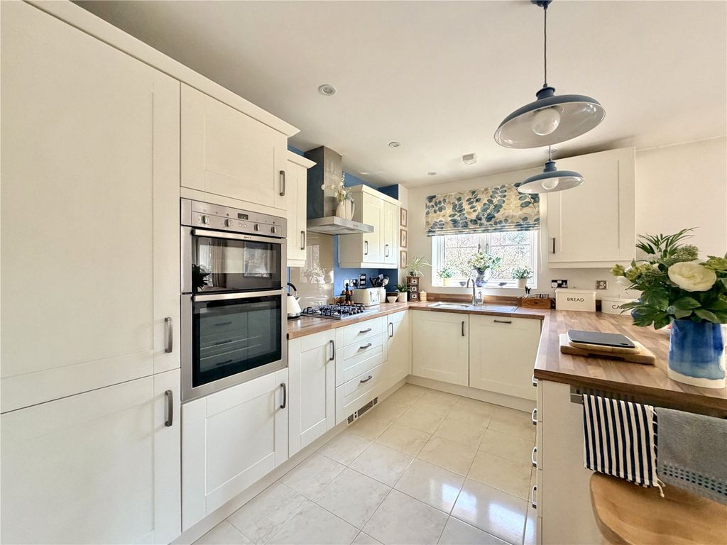 Property photo 2 of 15 Picture No. 12