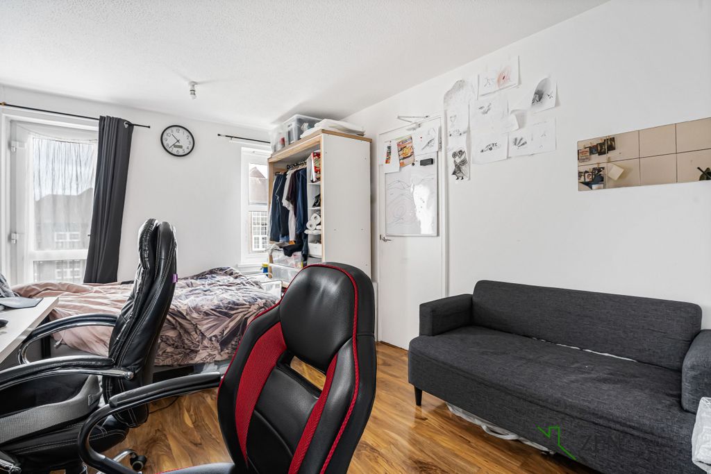 Property photo 2 of 24