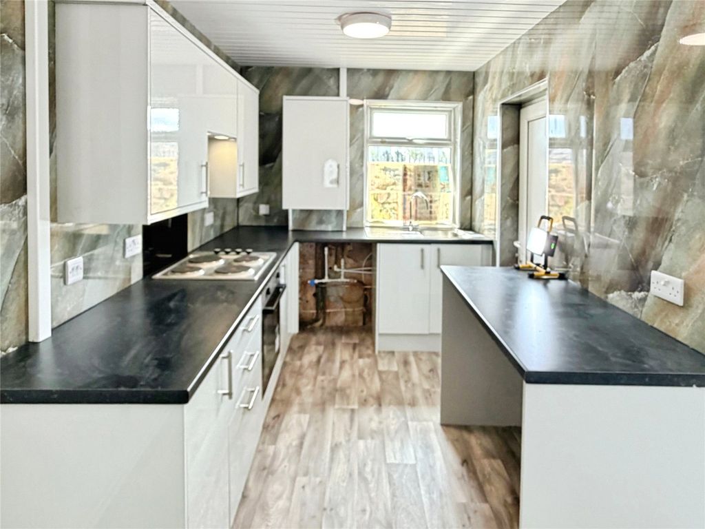 Property photo 2 of 17 Modern Kitchen