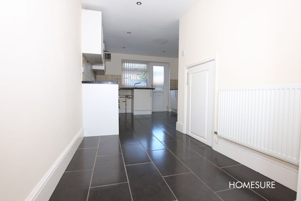 Property photo 2 of 9 Kitchen