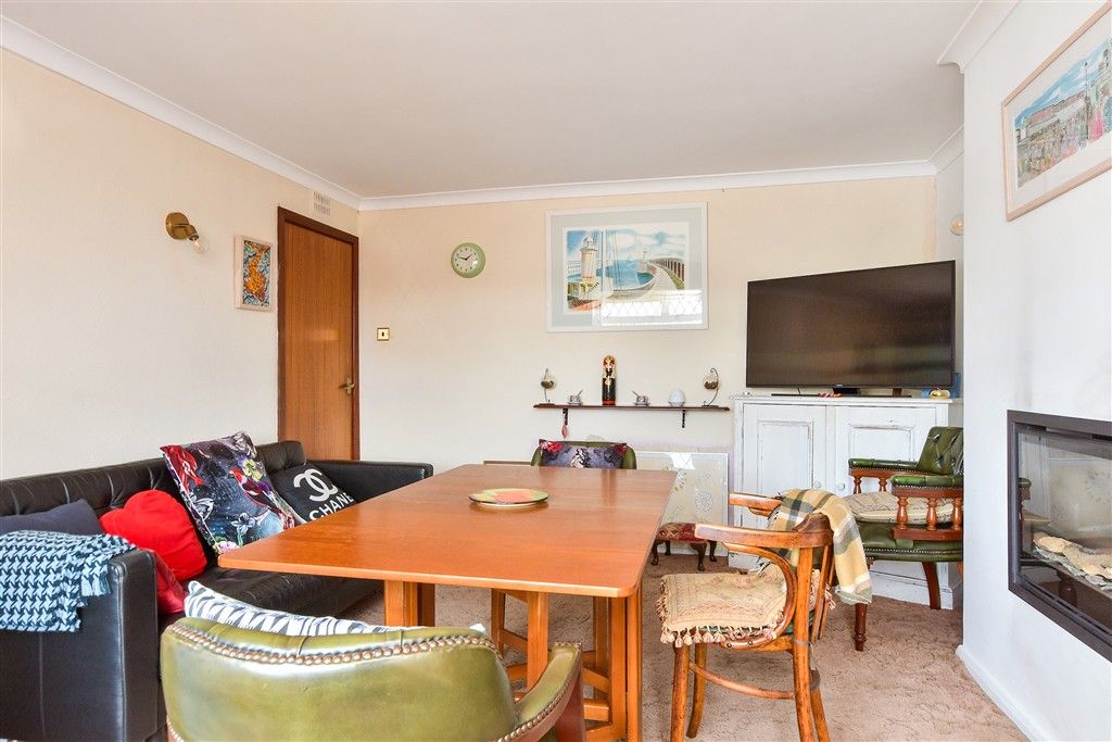 Property photo 3 of 12 Lounge/ Diner