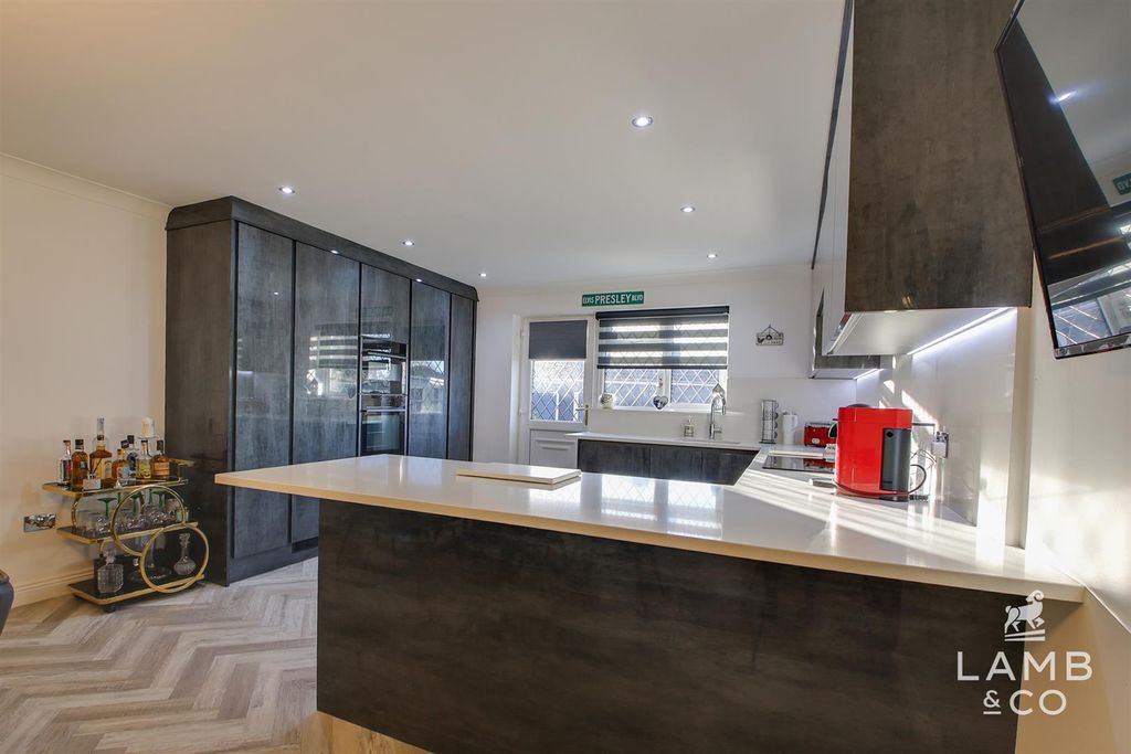 Property photo 2 of 23 Img_6153-Img_6157.Jpeg