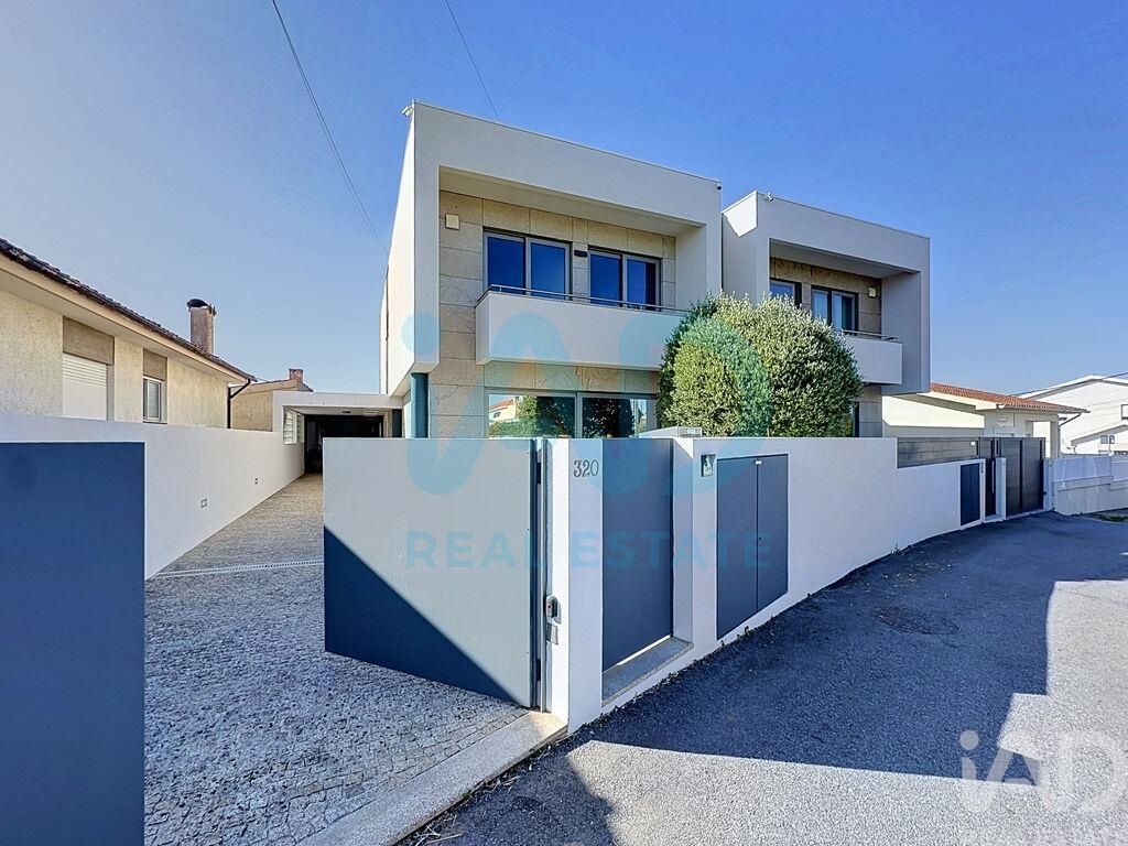 Property photo 1 of 40