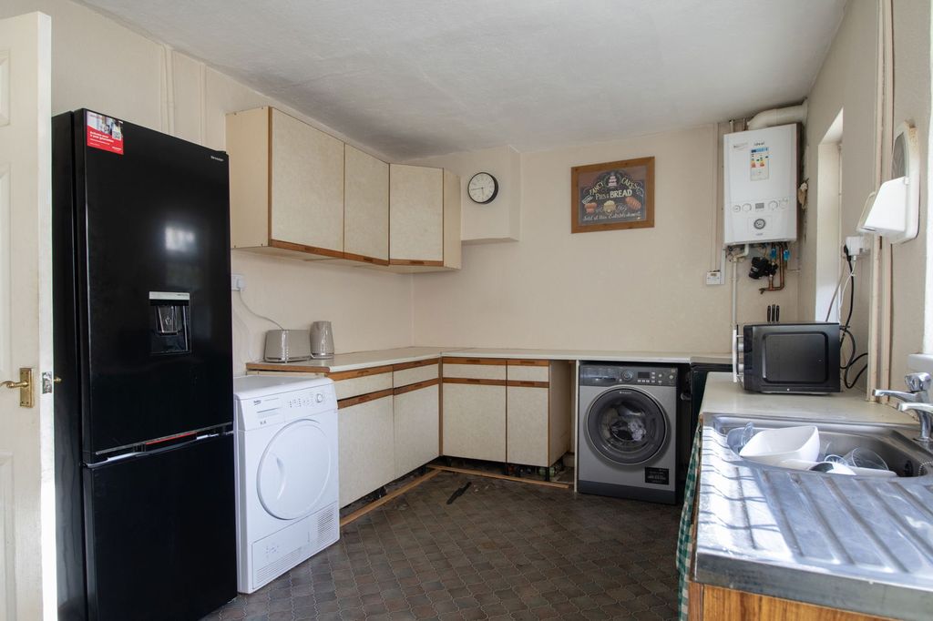 Property photo 2 of 19