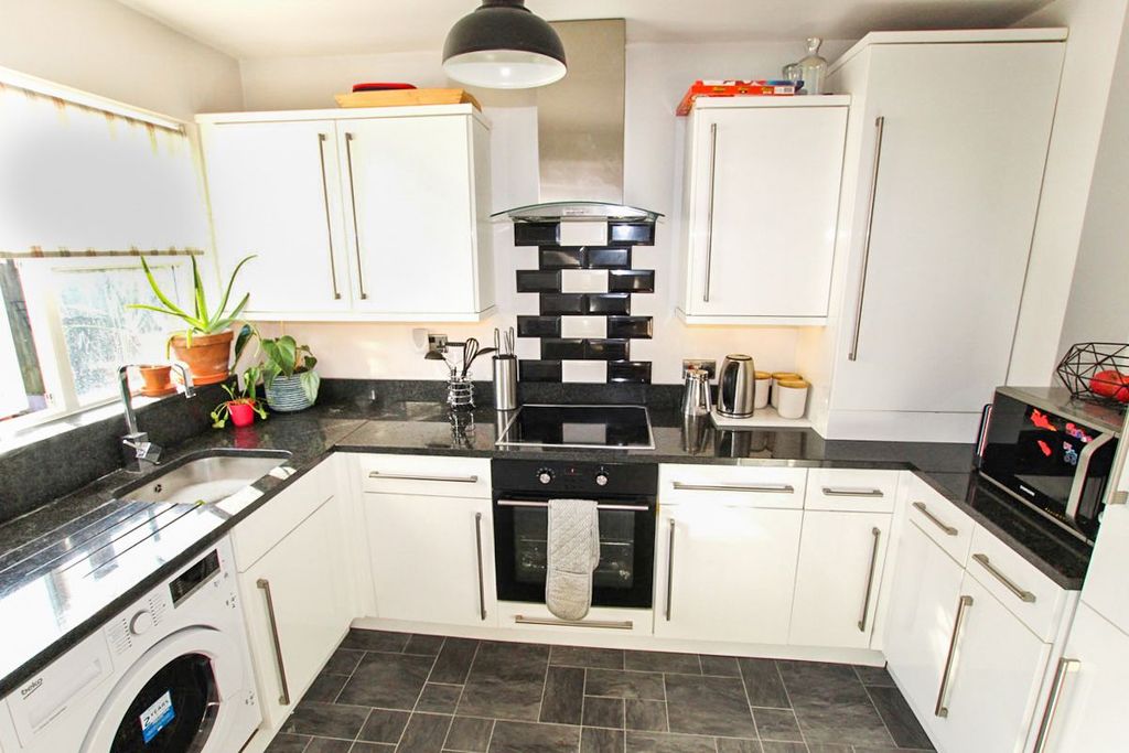 Property photo 3 of 17