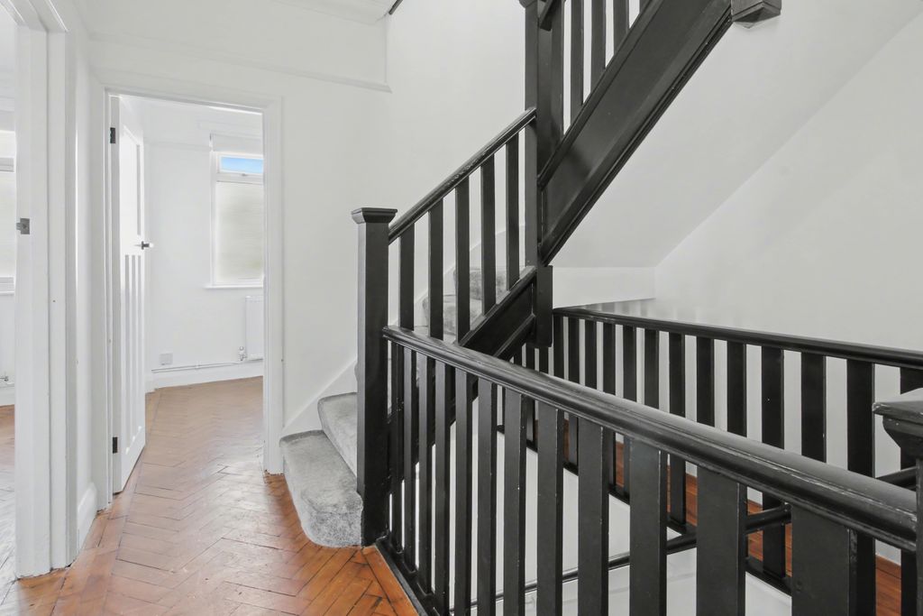 Property photo 2 of 15 2 Landing .Jpg