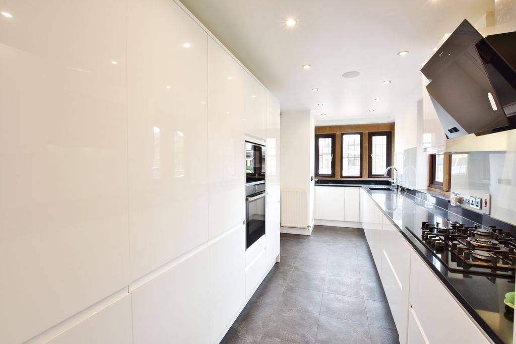Property photo 2 of 16 Kitchen