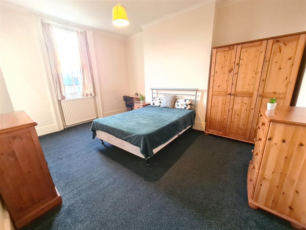 Property photo 1 of 7 Bedroom- Shot 1.Jpg