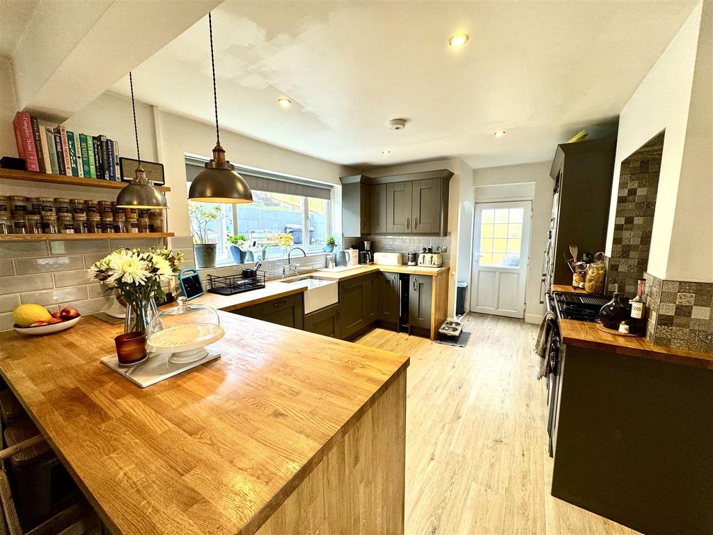 Property photo 2 of 15 Kitchen/Dining Room