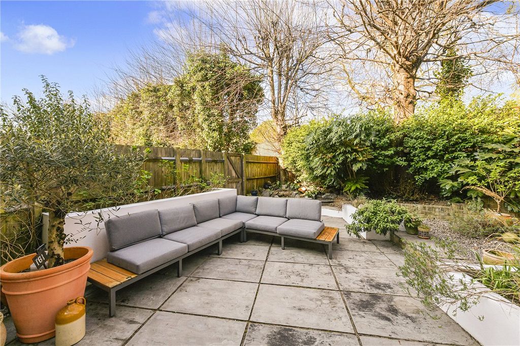 Property photo 2 of 22 Picture No. 21