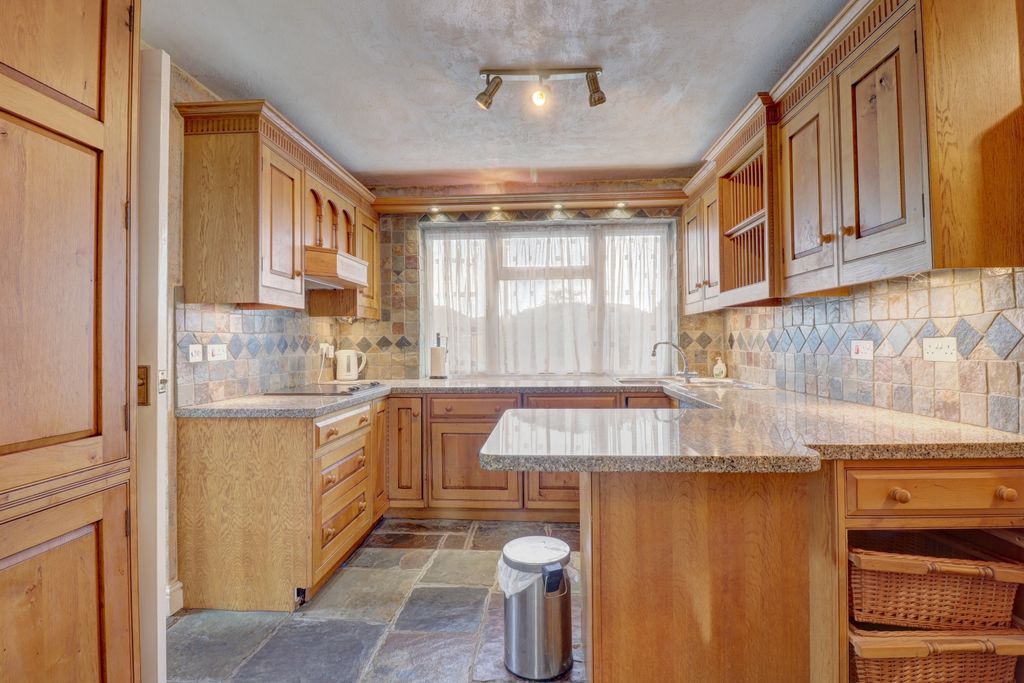 Property photo 3 of 18 Picture No. 16