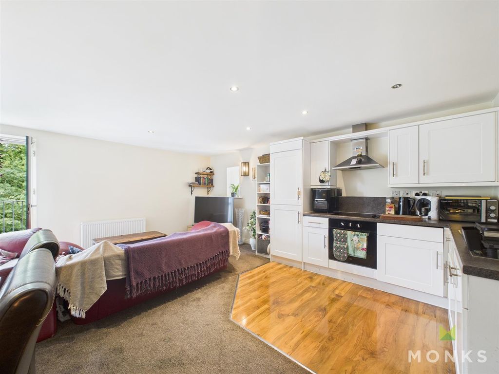Property photo 3 of 10 Cam01520G0-Pr0255-Still002.Jpg