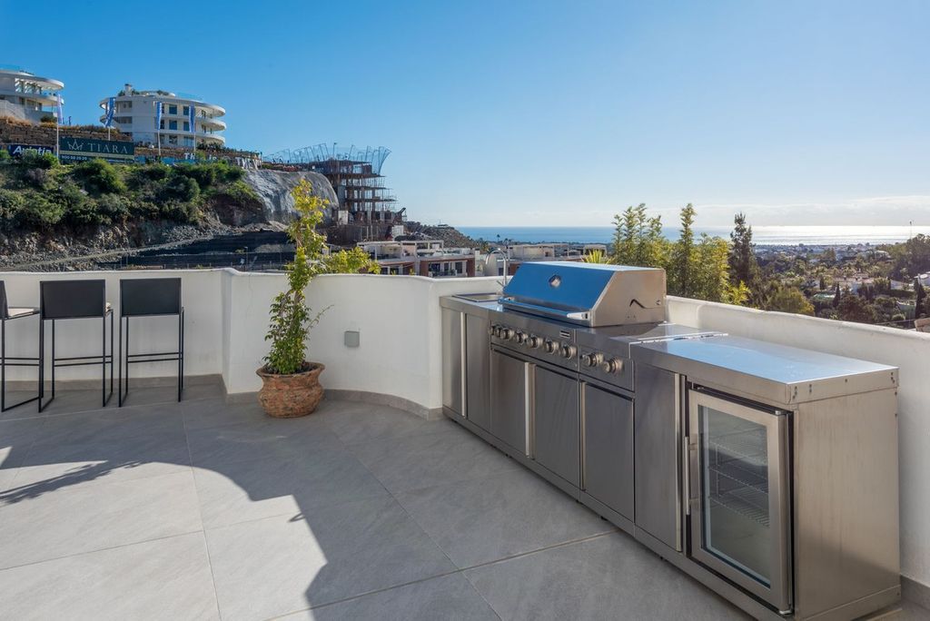 Property photo 2 of 26