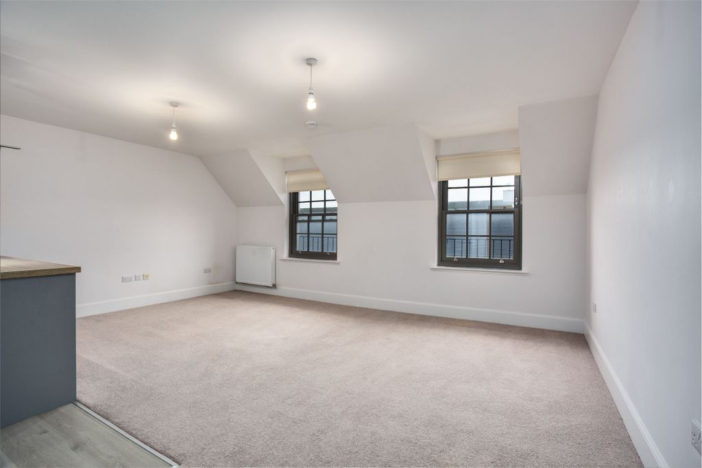 Property photo 3 of 21