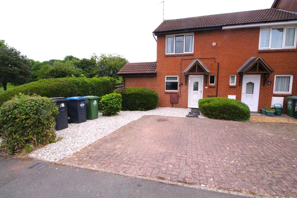 Property photo 1 of 8 Front (Exterior)