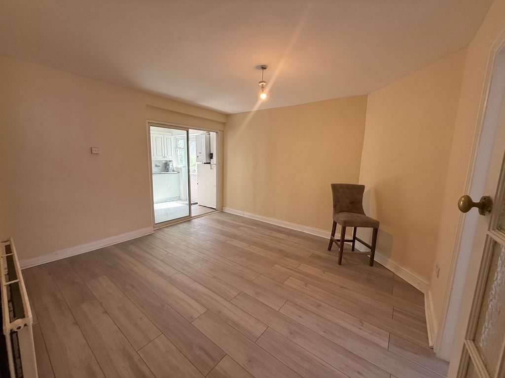 Property photo 3 of 9 Photo 1