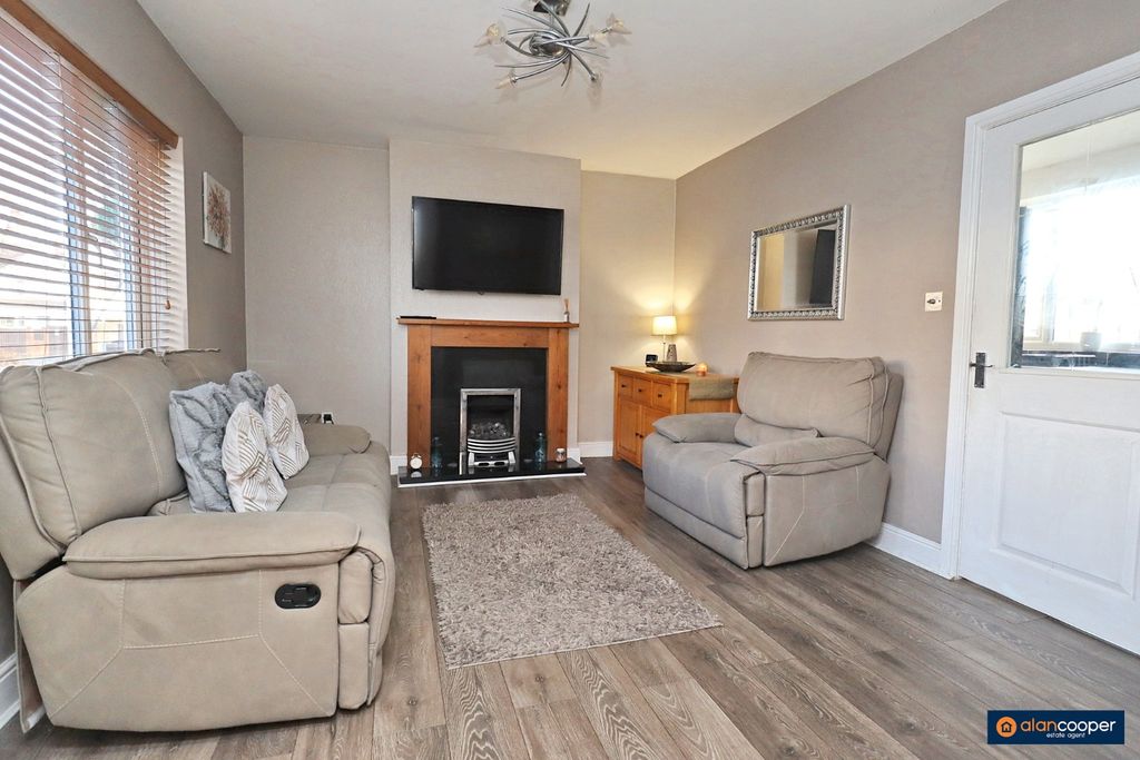 Property photo 2 of 21 4698664