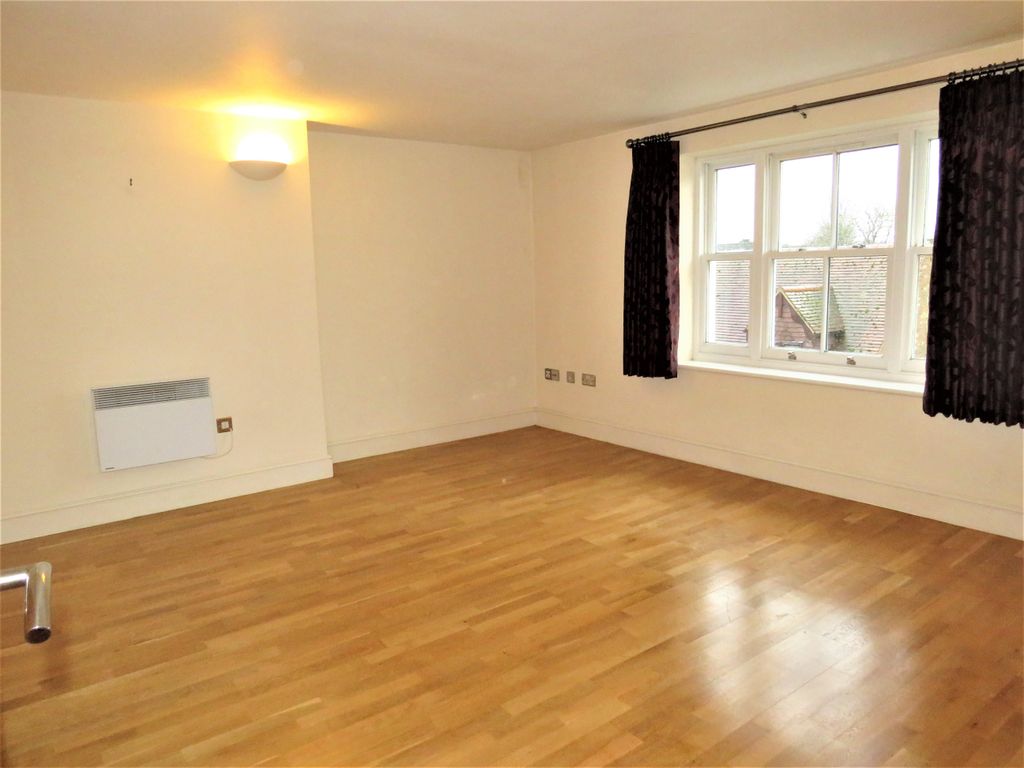 Property photo 2 of 7 Living Room