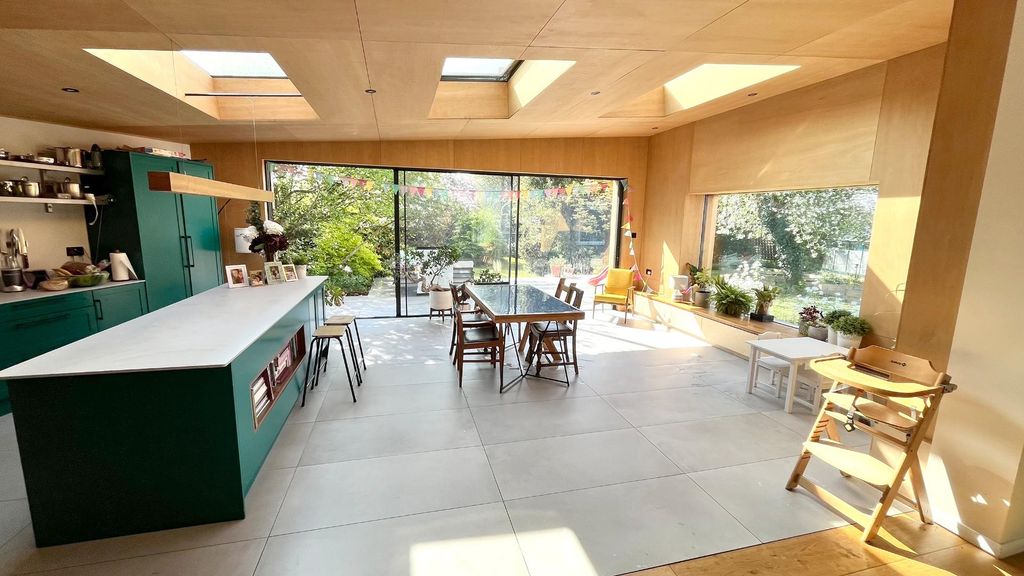 Property photo 2 of 26