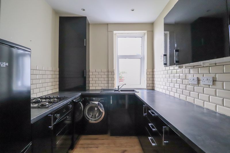Property photo 3 of 11 Kitchen