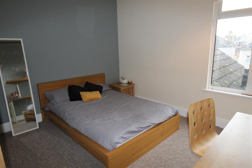 Property photo 1 of 10 6 Welland (26).Jpg