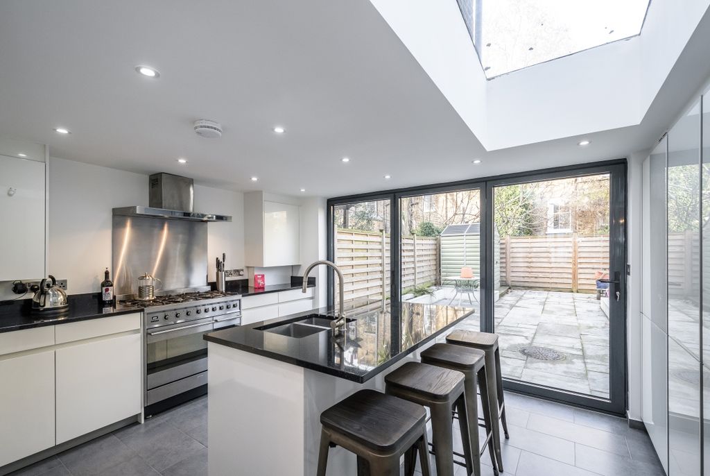 Property photo 1 of 13 Baring Street