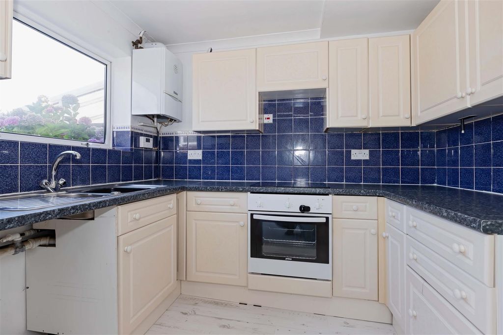 Property photo 3 of 10 Coleridge Crescent_11.Jpg
