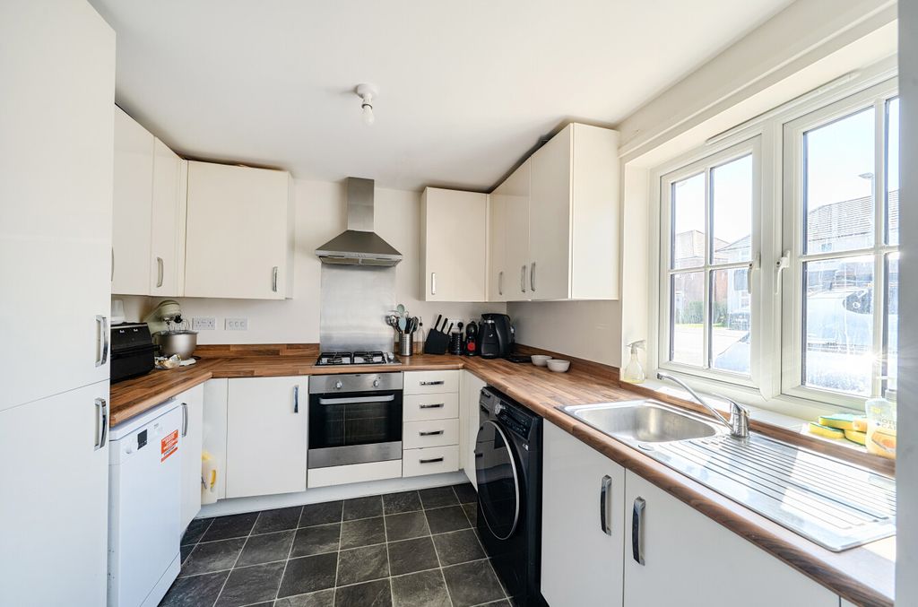 Property photo 2 of 15 1447147-13-69E9F9...