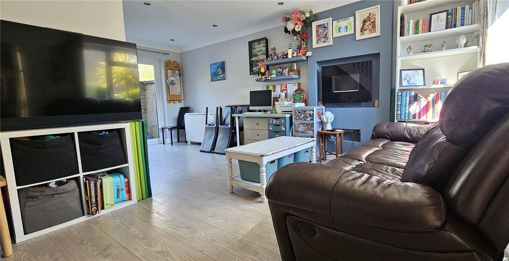 Property photo 2 of 11 Picture No. 25