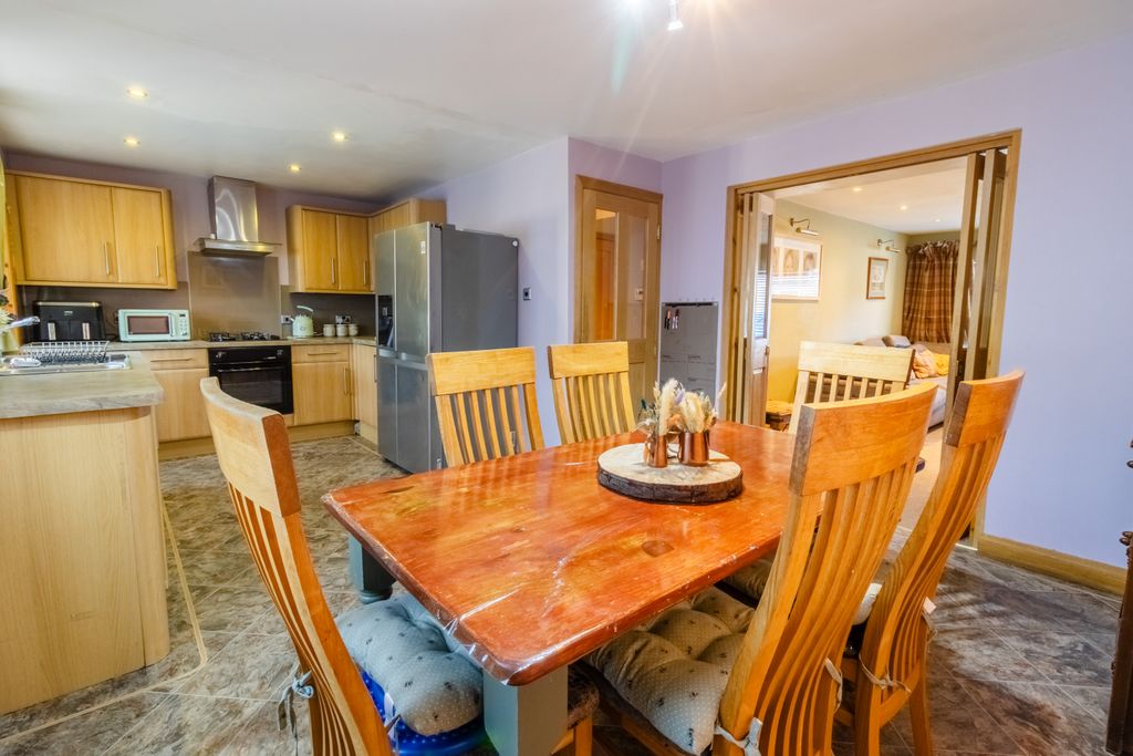 Property photo 2 of 29 Dining Kitchen