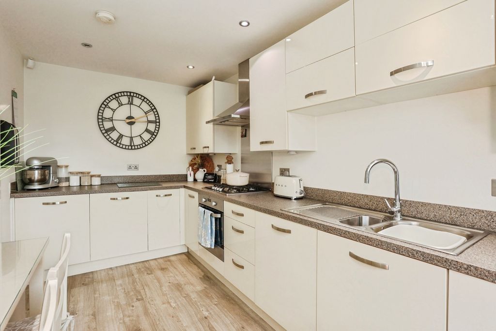 Property photo 3 of 17 Photo