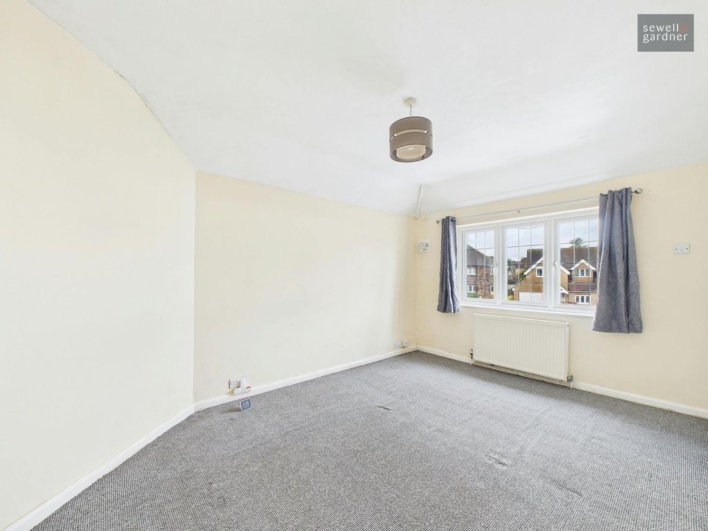 Property photo 2 of 11 Top Maisonette 2.Jpg