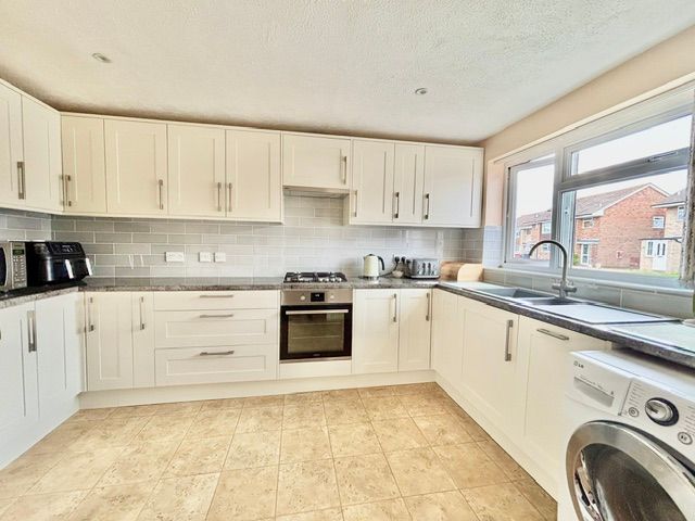 Property photo 2 of 11 Kitchen