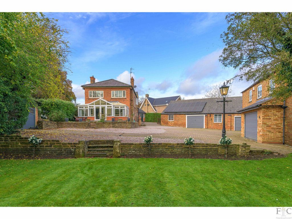 Property photo 1 of 37